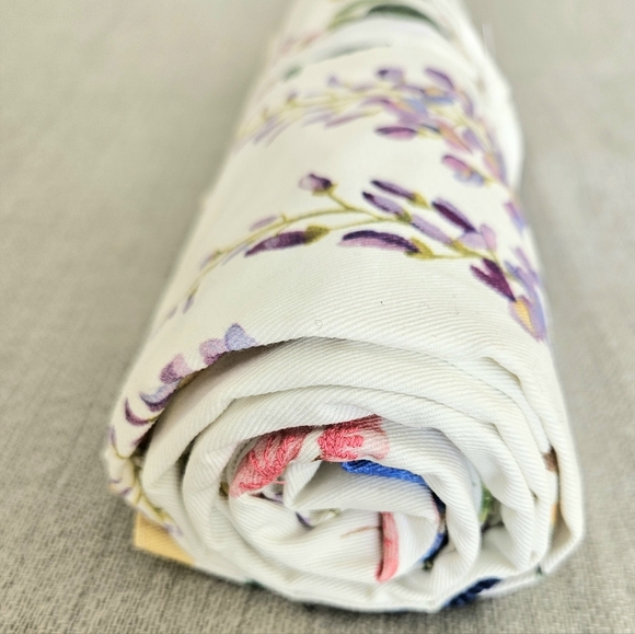 Meadow Table Throw - Picture 3 of 5